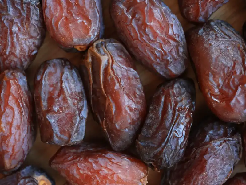 تمر مجدول فاخر عن قرب